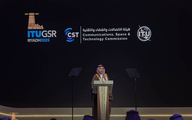محافظ هيئة الاتصالات: العالم يحتاج لاستثمار 2.8 تريليون دولار لسد الفجوة الرقمية