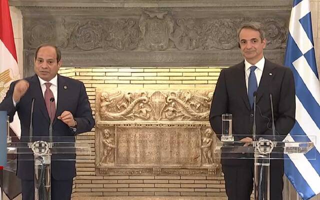الرئيس المصري عبد الفتاح السيسي ورئيس الوزراء اليوناني كيرياكوس ميتسوتاكيس