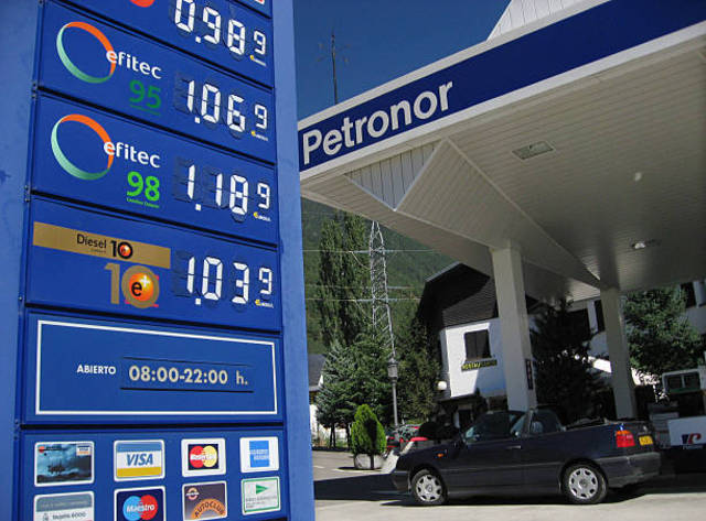 Spain plans to ban selling petrol, diesel car from 2040
