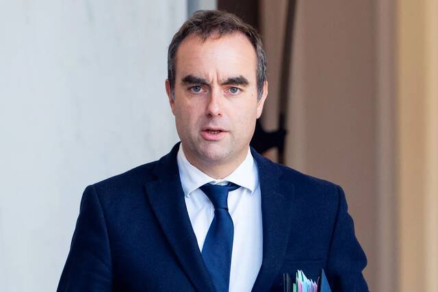 الحكومة الفرنسية تروج للاستثمار مع تزايد المخاوف الضريبية