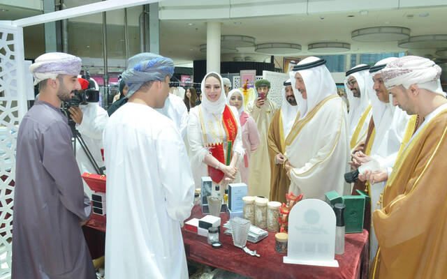 جانب من فعاليات النسخة الثانية من معرض المنتجات العُمانية - البحرينية في المنامة