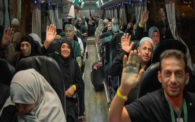 2322 حاجاً من "ضيوف خادم الحرمين" يغادرون المملكة بعد زيارة المدينة المنورة