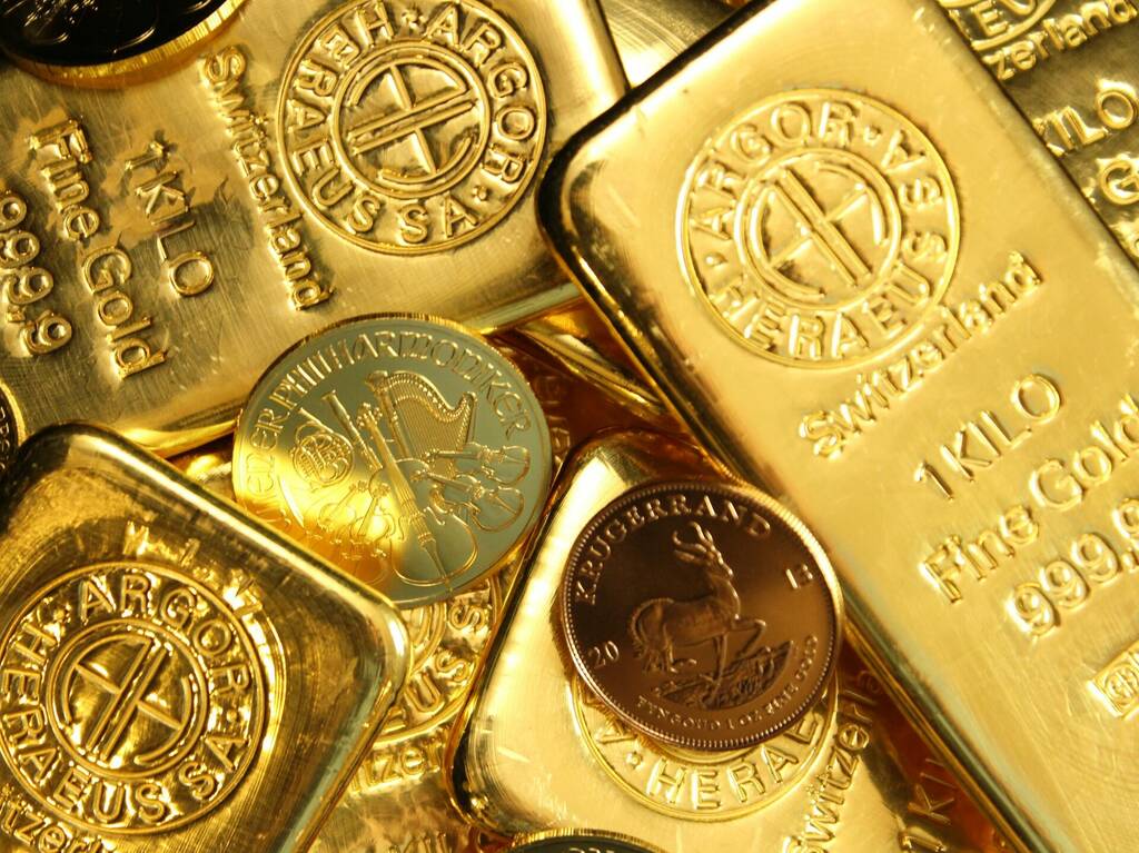 أسعار الذهب تنهي تعاملات الاثنين على انخفاض رغم تراجع الدولار