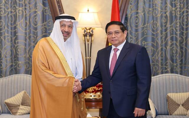 جانب من لقاء رئيس وزراء فيتنام مع وزير الاستثمار السعودي
