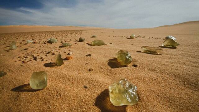 5 شركات تفوز بمزايدة البحث عن الرمال الزجاجية والكاولينية بالصحراء الشرقية