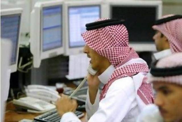 السوق السعودية تخسر 3 نقاط بالمستهل..و"الإنماء" يتصدر القيم والأحجام