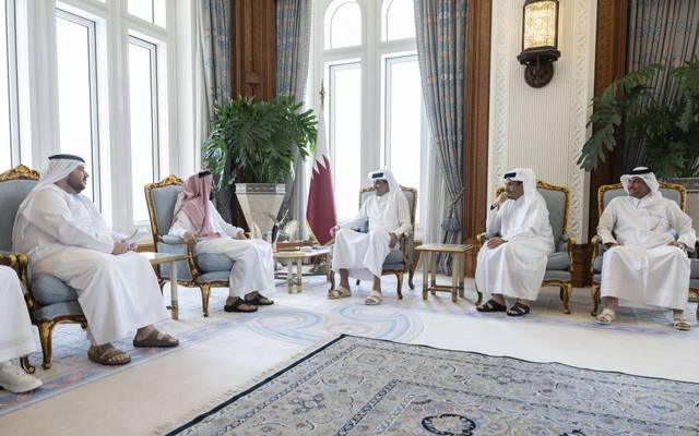 صورة خلال استقبال أمير قطر لمستشار الأمن الوطني بدولة الإمارات العربية المتحدة