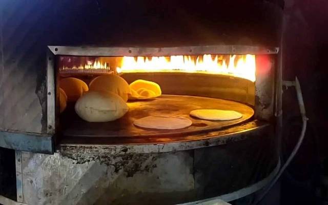 الحكومة المصرية تنفي وقف صرف حصة المواطنين من الخبز