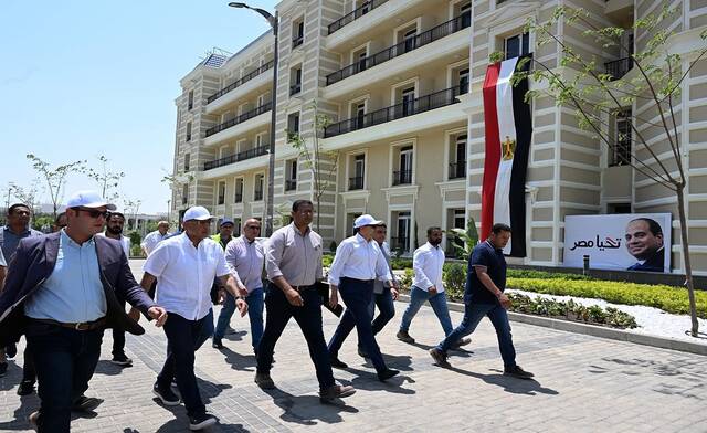 رئيس الوزراء المصري يتفقد الوحدات الجاهزة للتسليم بمشروع "الحي اللاتيني" بالعلمين الجديدة