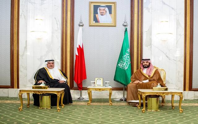 ولي العهد السعودي يبحث تعزيز التعاون بمختلف المجالات مع نظيره البحريني