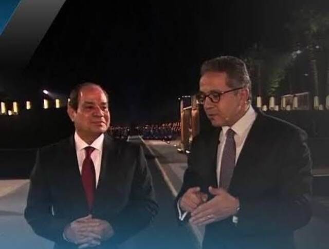 الرئيس المصري عبد الفتاح السيسي والدكتور خالد العناني المدير العام المنتخب لمنظمة الأمم المتحدة للتربية والعلم والثقافة (اليونسكو)