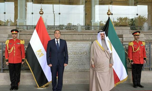 رئيس الوزراء المصري يستقبل نظيره الكويتي- لقاء سابق
