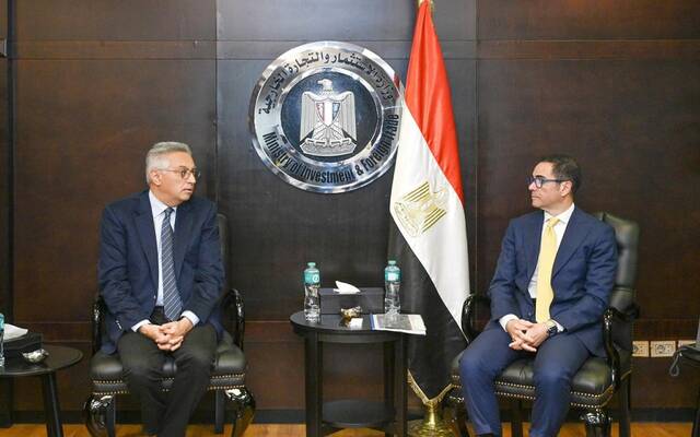 وزير الاستثمار يبحث مع "نيريك" إنشاء مجمع صناعي لصناعات السكك الحديدية في مصر