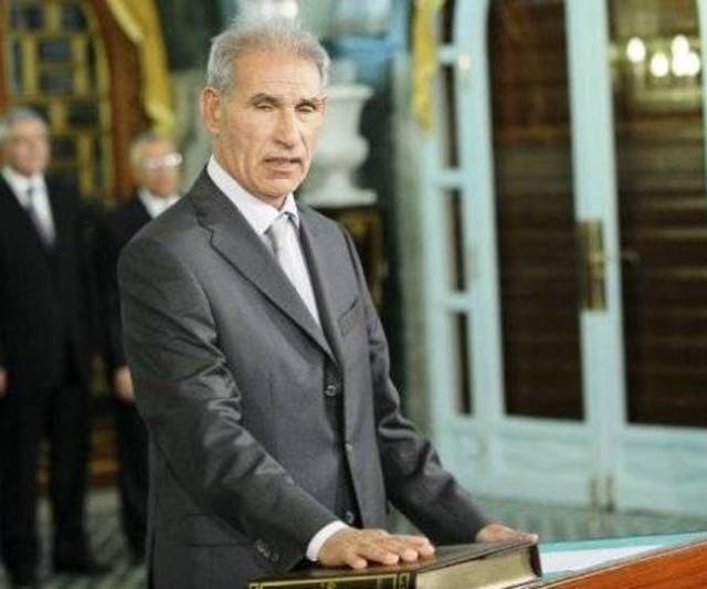 الخبير المالي محمد صالح فراد لـ «الصحافة»:  أسباب استقالة وزير المالية غير مقنعة