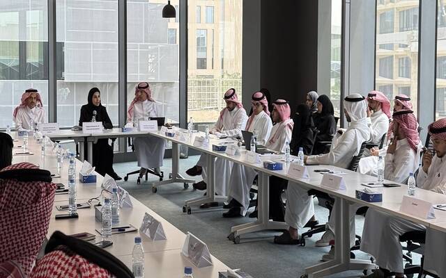 جانب من لقاء البنك المركزي مع الرؤساء التنفيذيين لشركات المصرفية المفتوحة
