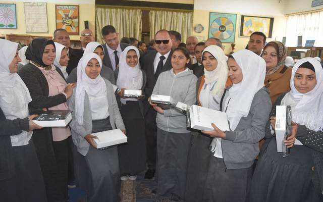 "المصرية للاتصالات" تمد فترة تسليم شريحة التابلت المدرسي 24 ساعة