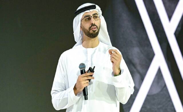 عمر العلماء وزير الذكاء الاصطناعي والاقتصاد الرقمي وتطبيقات العمل عن بعد في الإمارات