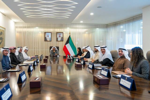 خلال الاجتماع