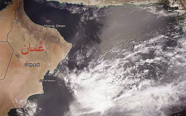 اعصار عمان مباشر