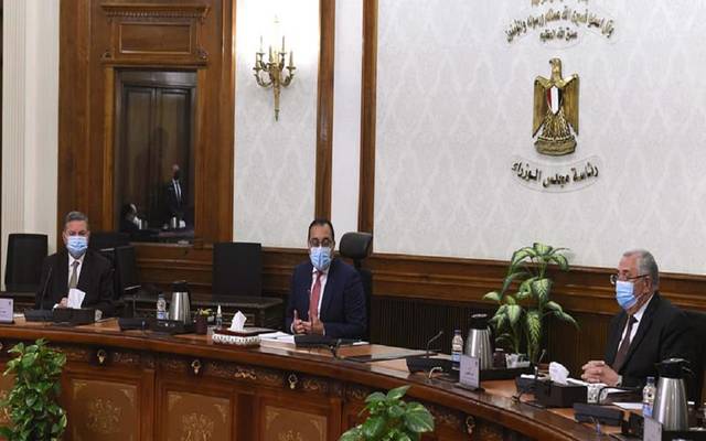 الوزراء المصري يتابع نتائج تجربة زراعة القطن قصير التيلة بشرق العوينات