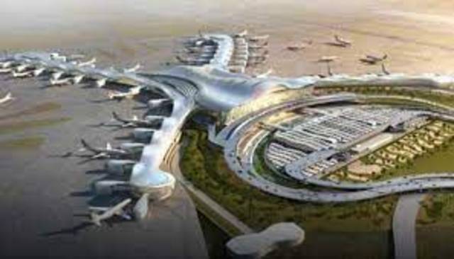 حريق بسيط في مطار أبوظبي الدولي وانفجار 3 صهاريج نقل محروقات بترولية