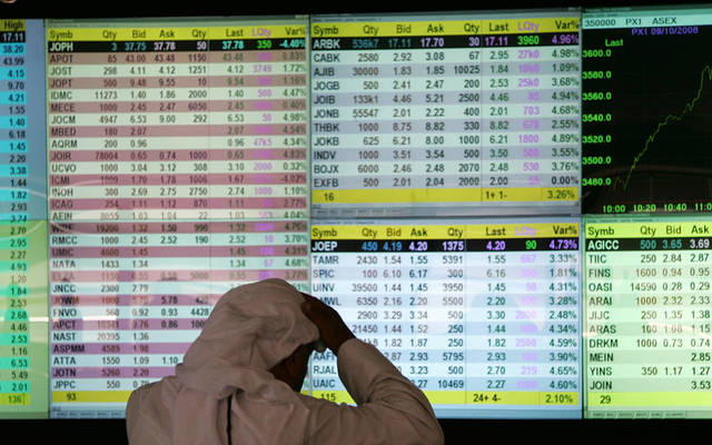 متداولون يتابعون أسعار الأسهم ببورصة عمَّان - الصورة من رويترز أريبيان آي