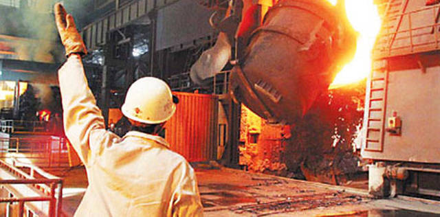 "الحديد والصلب" تنفي التأثر بأزمة عمال "النصر للكوك".. وتؤكد انتظام توريد الفحم للمصنع