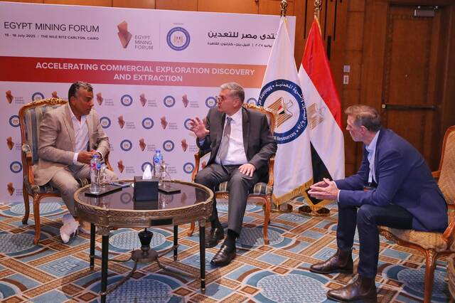 جانب من الاجتماع مع وزير البترول