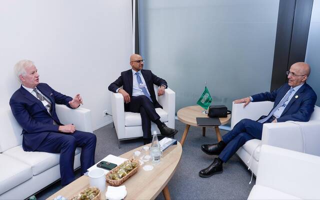 جانب من اجتماع وزير المالية السعودي مع نائب رئيس مجموعة سيتي للخدمات المصرفية والقطاع العام