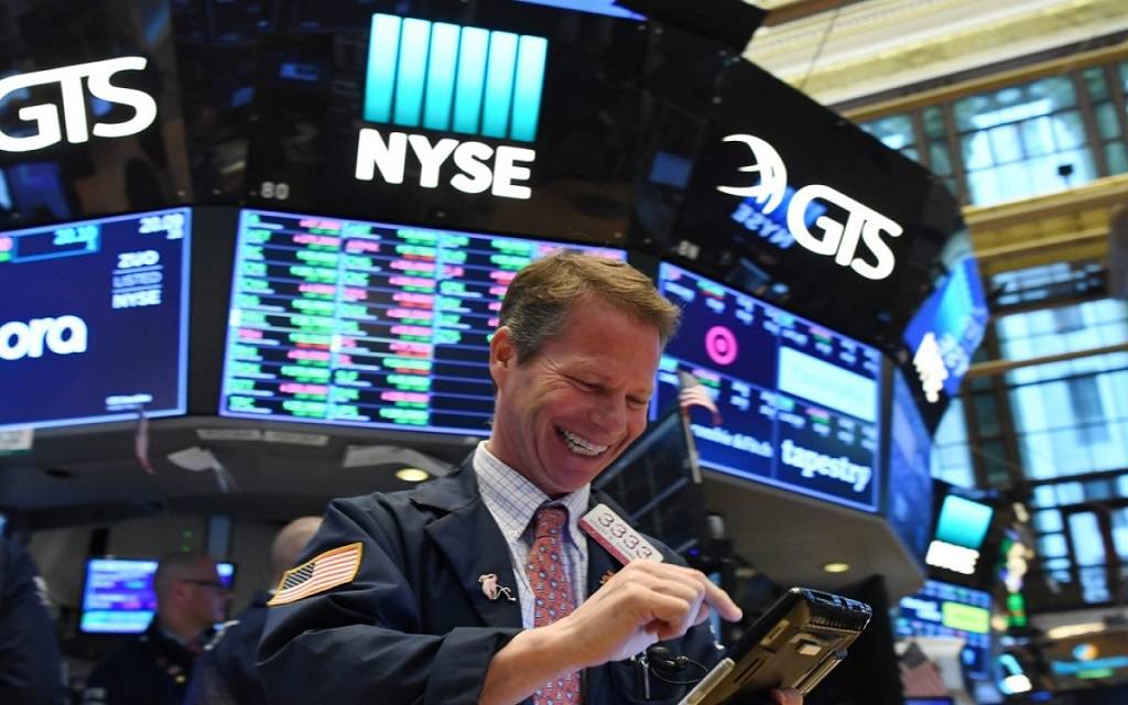 الأسهم الأمريكية ترتفع بالمستهل رغم تمديد إجراءات الإغلاق الوطني