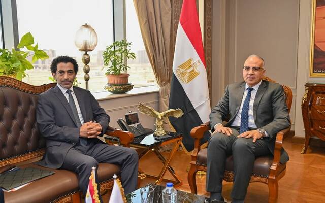 الدكتور هاني سويلم وزير الموارد المائية والري المصري والدكتور مروان الرقاد المدير التنفيذي للشبكة الإسلامية لتنمية وإدارة مصادر المياه