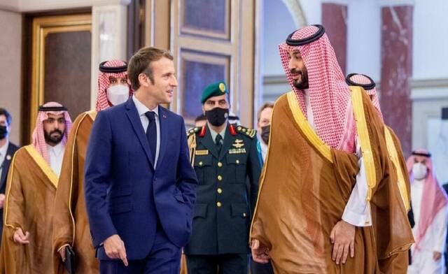 ولي العهد الأمير محمد بن سلمان والرئيس الفرنسي إيمانويل ماكرون