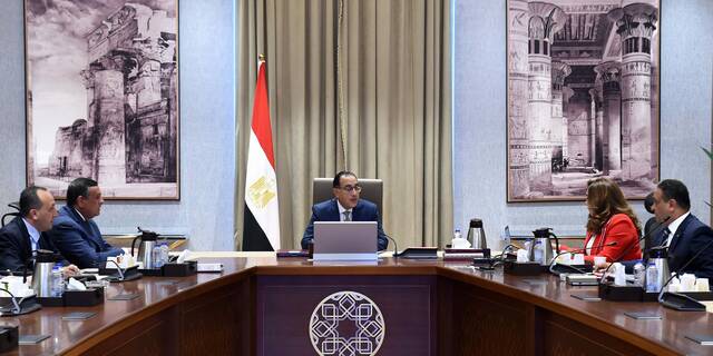 جانب من اجتماع رئيس مجلس الوزراء المصري