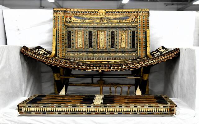 المتحف المصري الكبير يستقبل 163 قطعة من كنوز الملك الذهبي توت عنخ آمون