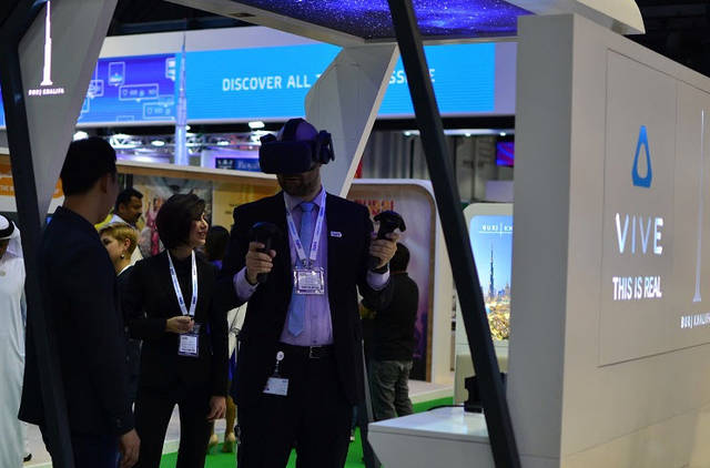 تم تحسين تجربة "مهمة 828" باستخدام نظام HTC Vive Pro الذي يعد أقوى منظومة للواقع الافتراضي، مع تقنية التجاوب باللمس بالتردد المنخفض