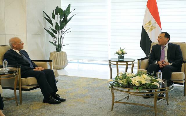 مصطفى مدبولي رئيس مجلس الوزراء المصري والسفير دكتور قحطان طه خلف الجنابي سفير جمهورية العراق في القاهرة