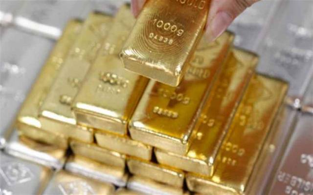 الذهب يتراجع مع انخفاض الأسهم وارتفاع الدولار