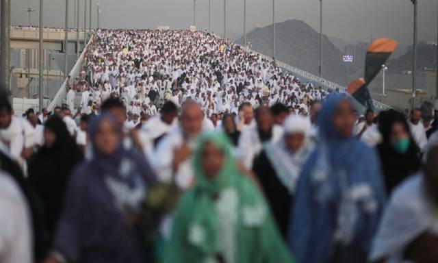 "صحيفة": السعودية تخفف ضوابط منح التأشيرات السياحية للنساء