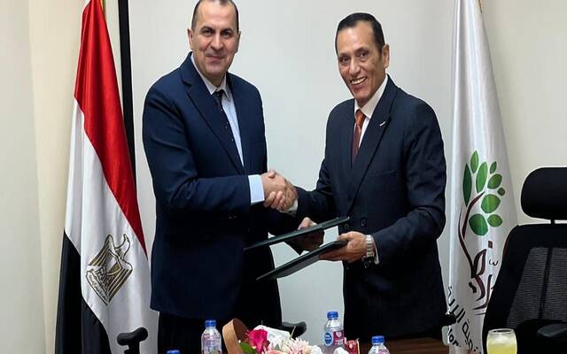 جانب من توقيع الاتفاقية