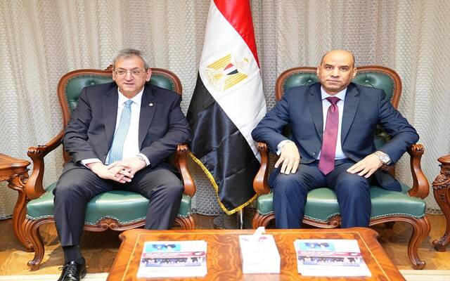 وزير العمل المصري حسن رداد ووزير العمل والتأمينات الاجتماعية بجمهورية قبرص مارينوس مشوتاس