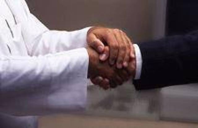 «اتحاد الغرف» يبحث تأسيس مجلس مشترك لرجال الأعمال في الإمارات وروسيا البيضاء