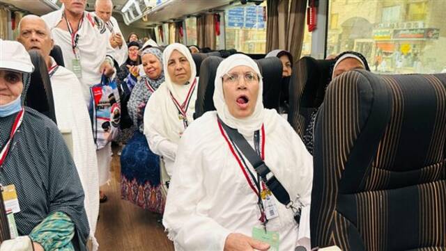 حجاج مصريون يسافرون للأراضي المقدسة عن طريق البر