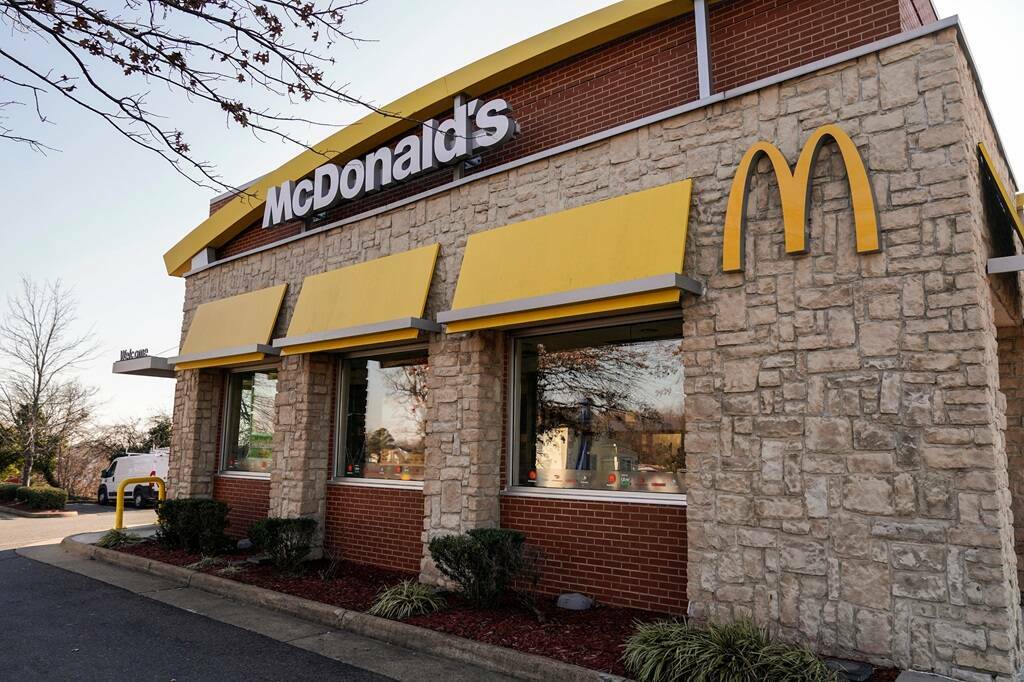 "ماكدونالدز" تكشف سبب إغلاق جميع فروعها في سريلانكا