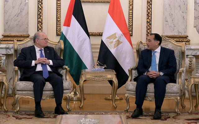 مصطفى مدبولي رئيس مجلس الوزراء المصري والدكتور محمد مصطفي رئيس وزراء دولة فلسطين