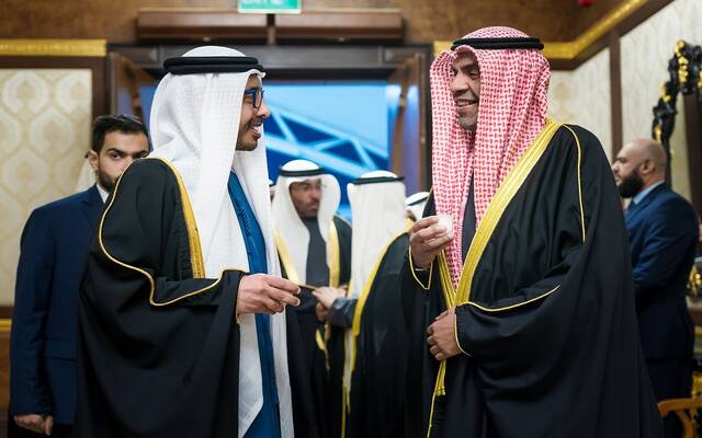 الشيخ عبدالله بن زايد آل نهيان نائب رئيس مجلس الوزراء وزير الخارجية الإمارات يصل إلى العاصمة الكويتية