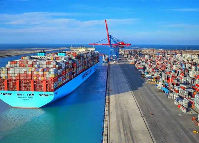 "اقتصادية قناة السويس": 23 سفينة إجمالي الحركة الملاحية بموانئ بورسعيد