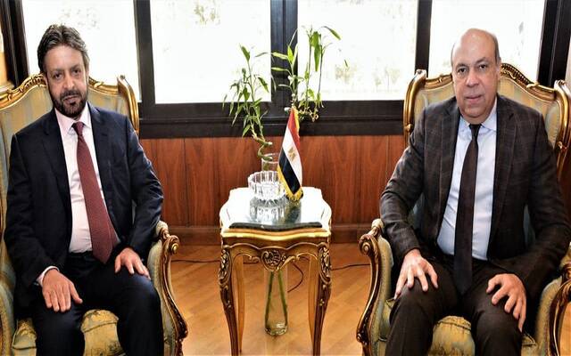 مصر تبحث مع الإمارات أوجه التعاون في مجال الطيران المدني
