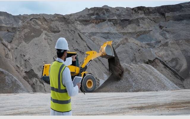 جولة رقابية لوزارة الصناعة والثروة المعدنية على موقع تعديني