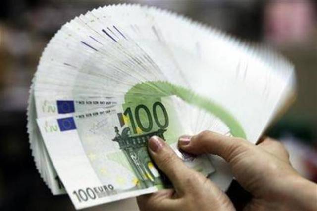 Euro recovers from 12-year low