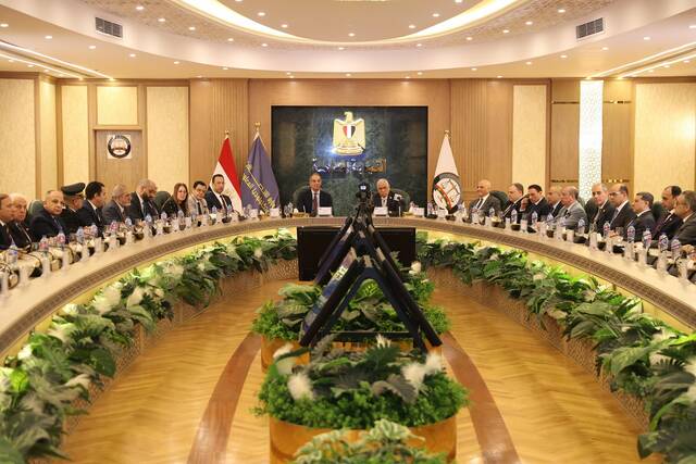 جانب من التوقيع